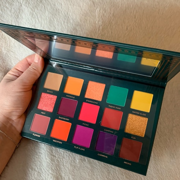 NWT Ace Beauté Nostalgia Eyeshadow Palette - Picture 3 of 4